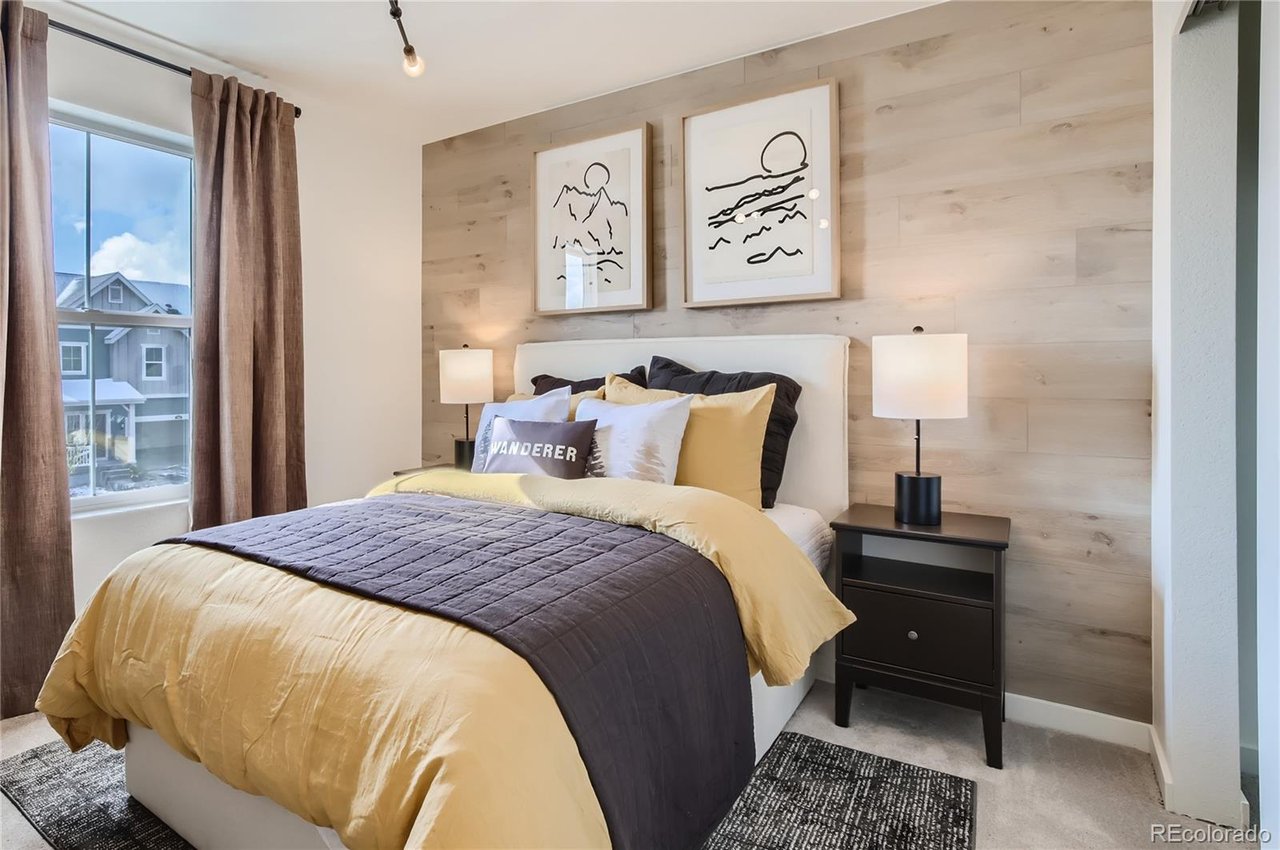 907 W Beverly Street