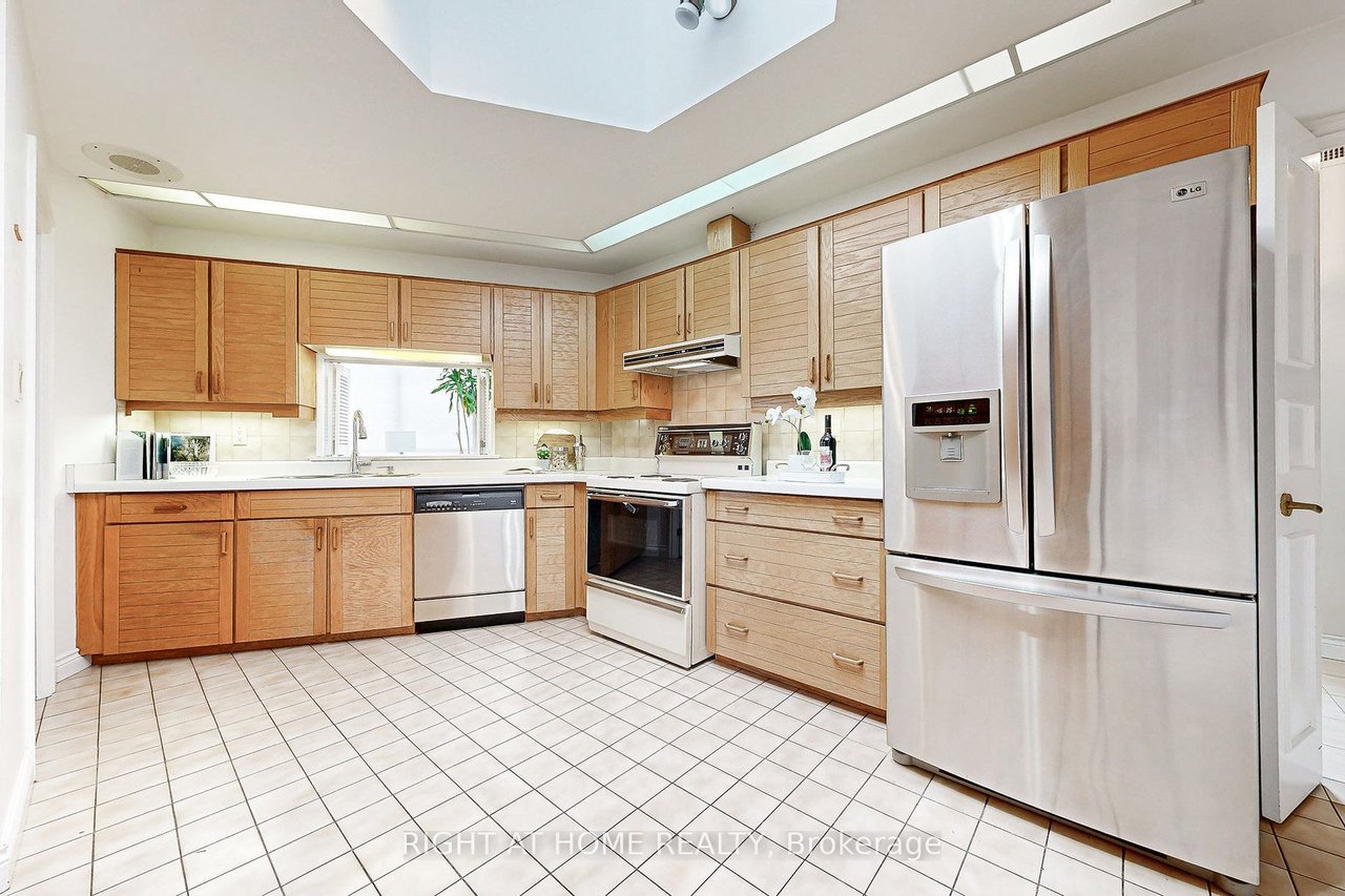 PENTHOUSE IN PRIME NORTH YORK 