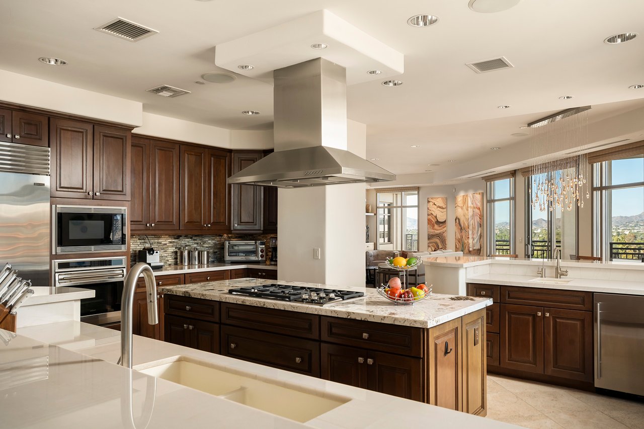 2211 E CAMELBACK Road, 1203