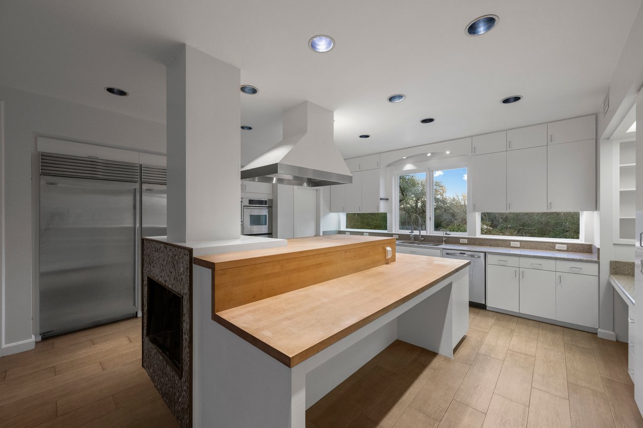 One of a Kind in West Lake Hills