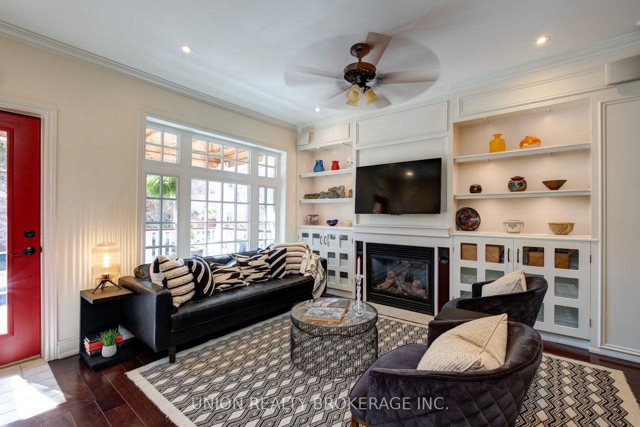 32 Richard Ave
