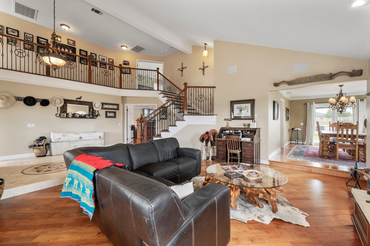 38405 Avenida La Cresta
