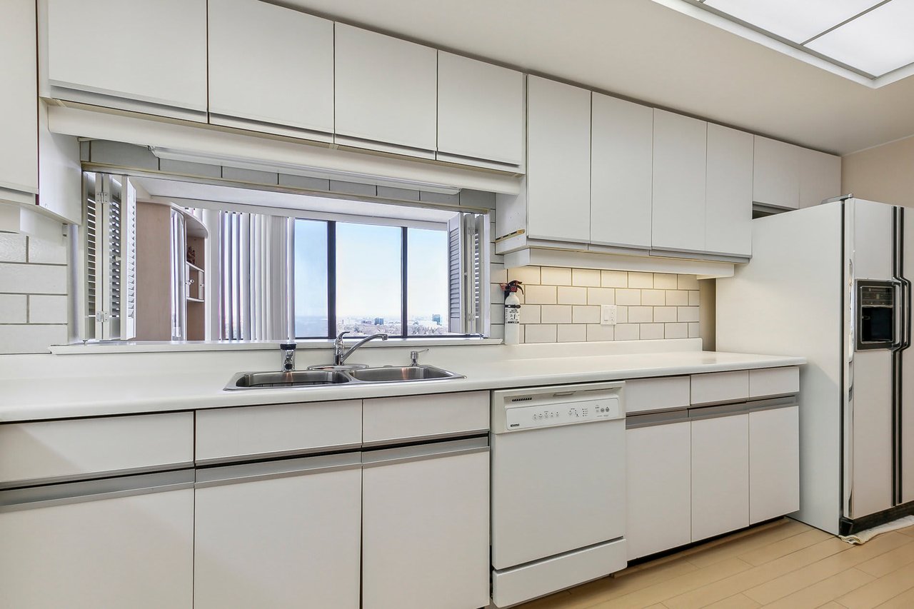 65 Skymark Drive #1407
