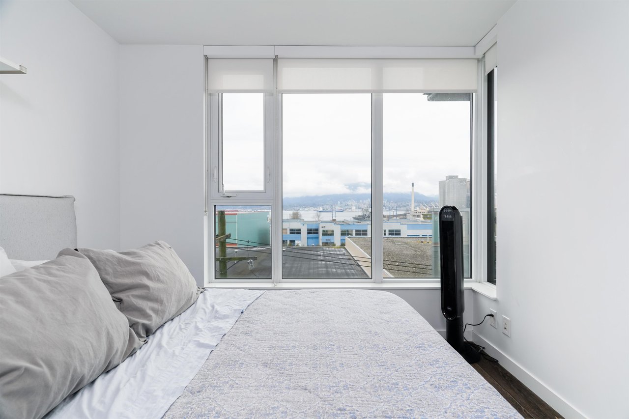 303-933 E Hastings St