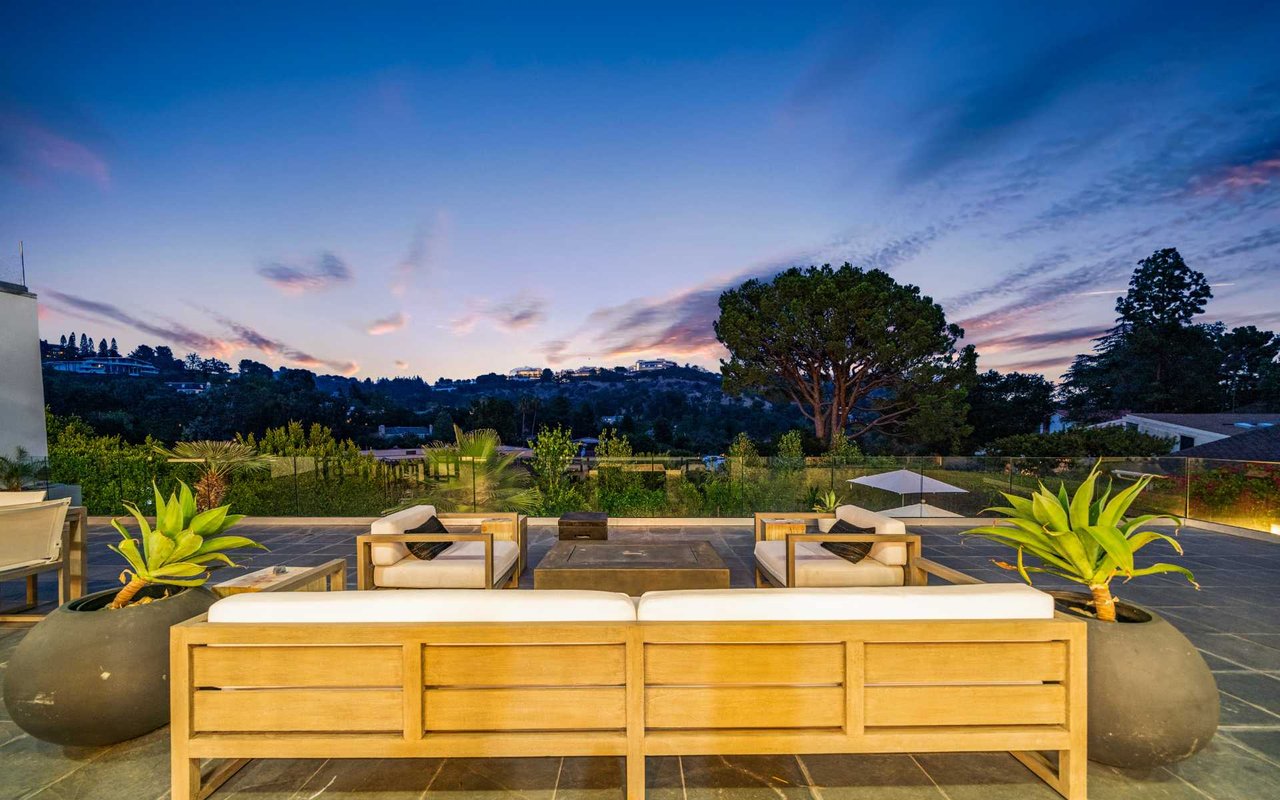 Travis Modern Mansion - Brentwood