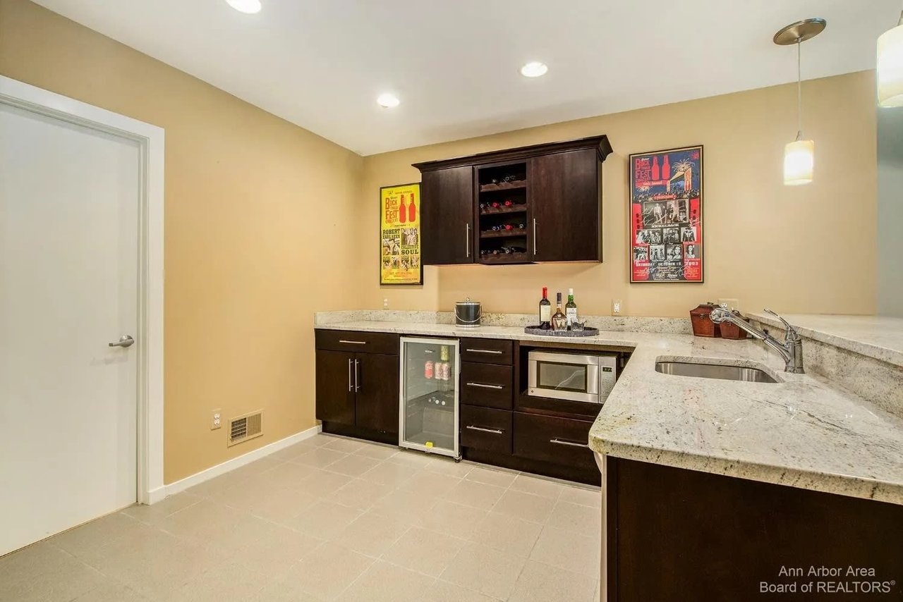 2566 Thornapple Drive, Ann Arbor, MI 48103