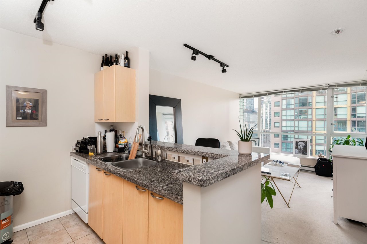 2009-1420 W Georgia St