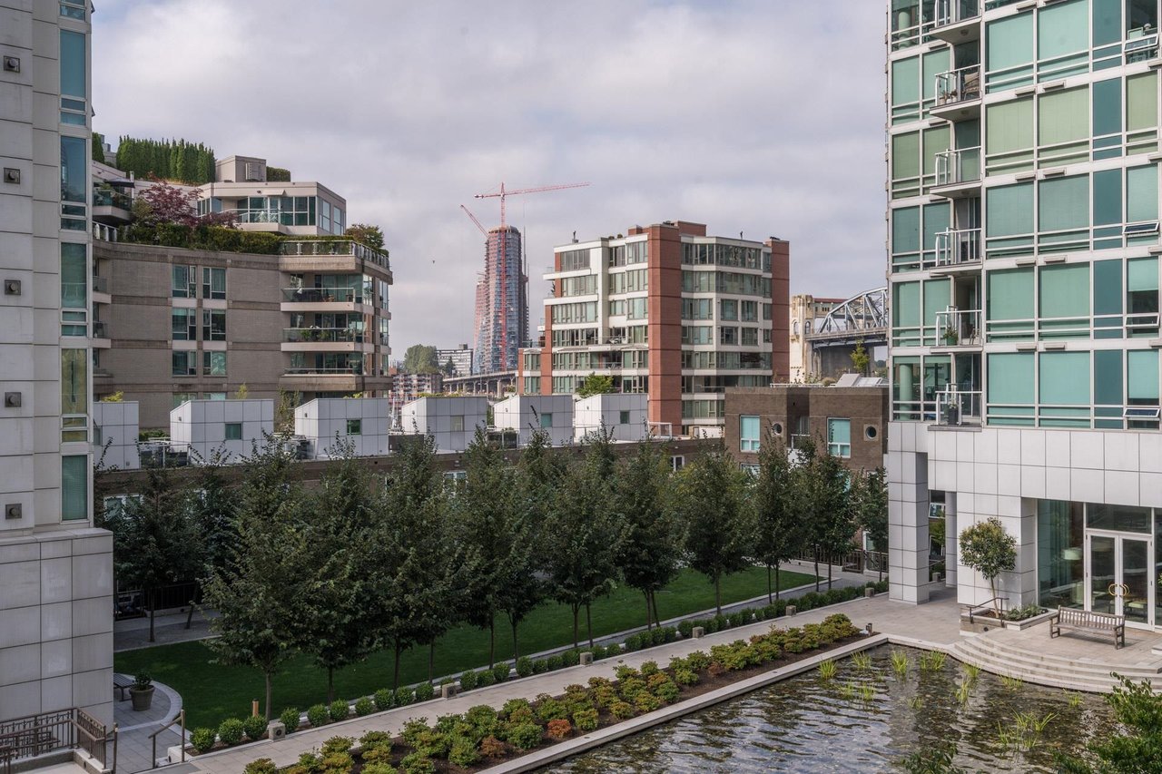 515-888 Beach Ave