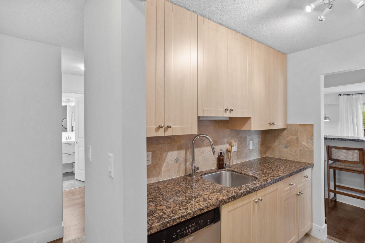 202-1750 W 10th Ave