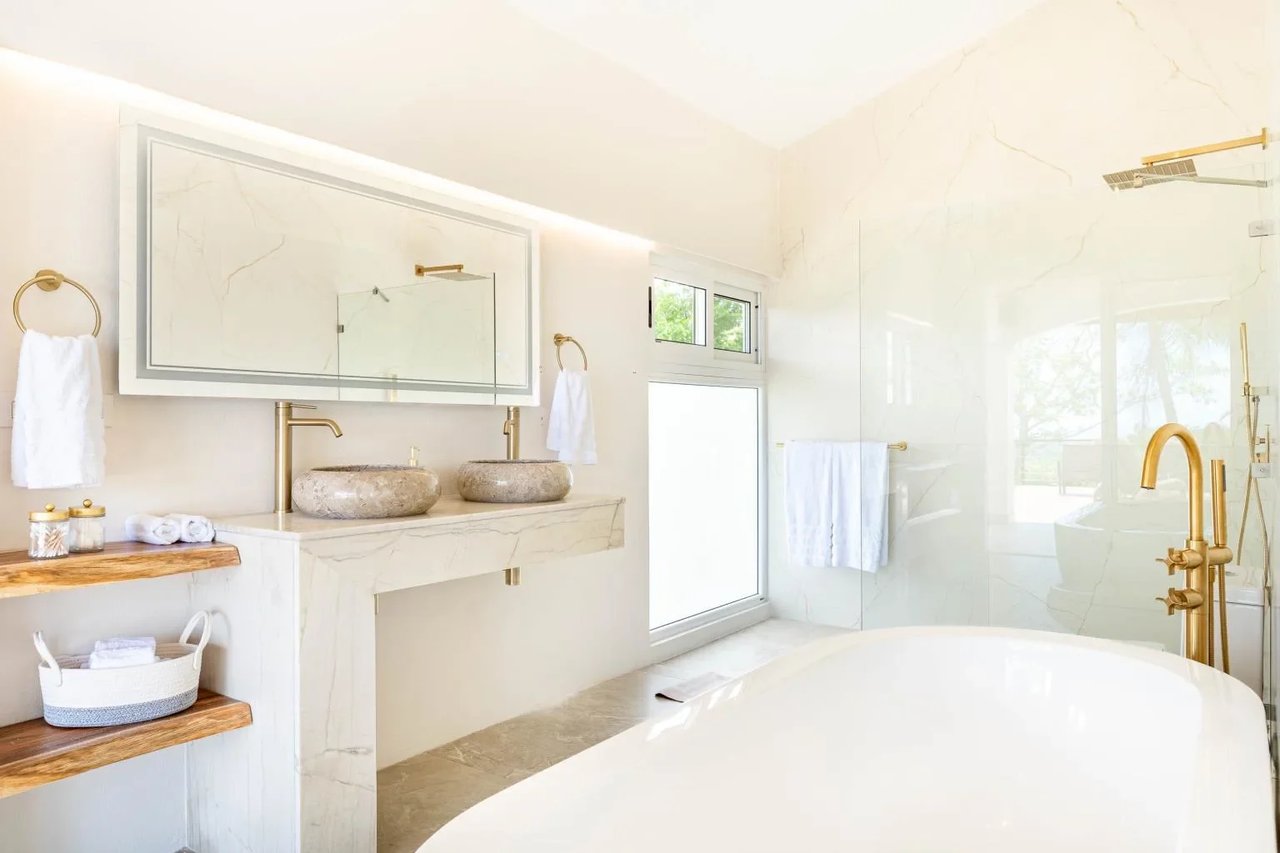 Casa Blanca: Luxury Oceanview 4 Bedroom Uvita Home