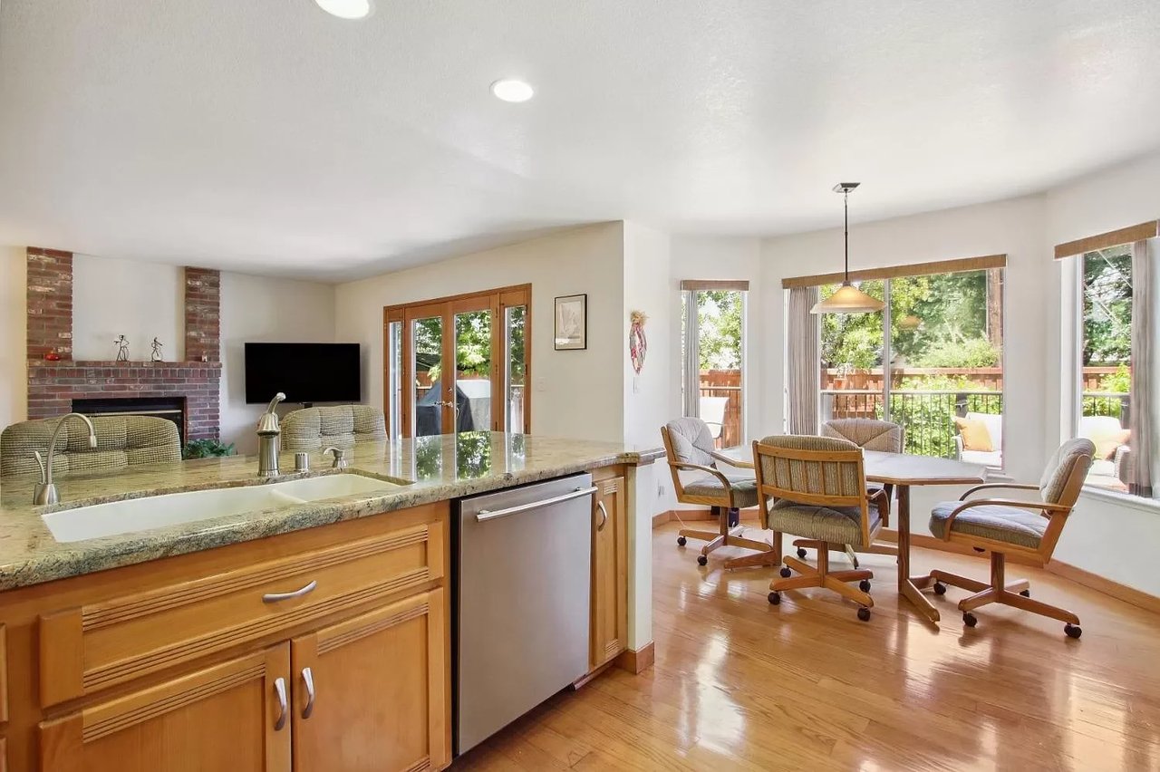 3861 Robie Lee Way