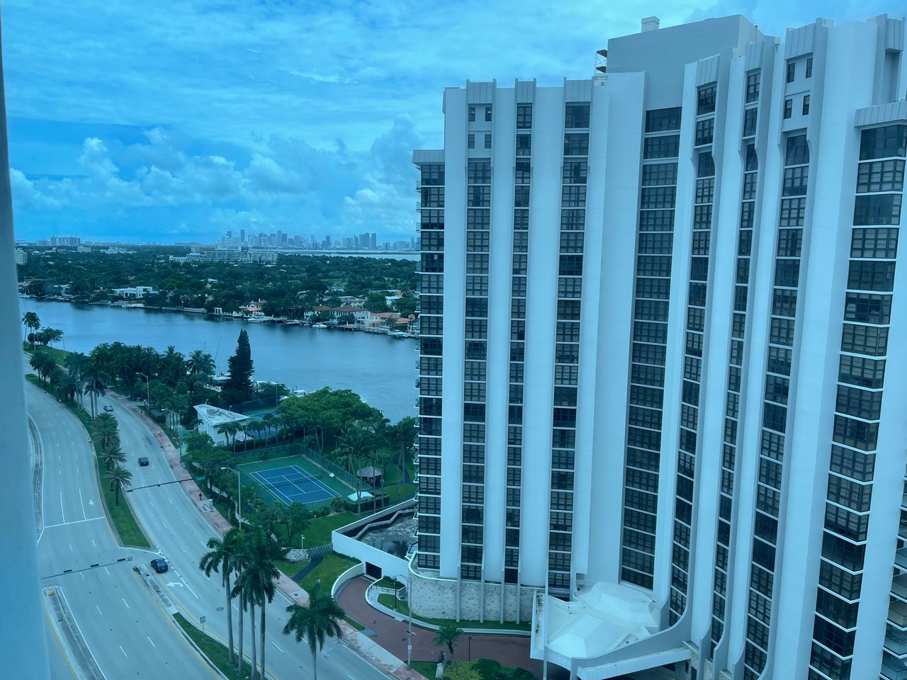 5445 Collins Ave #1718