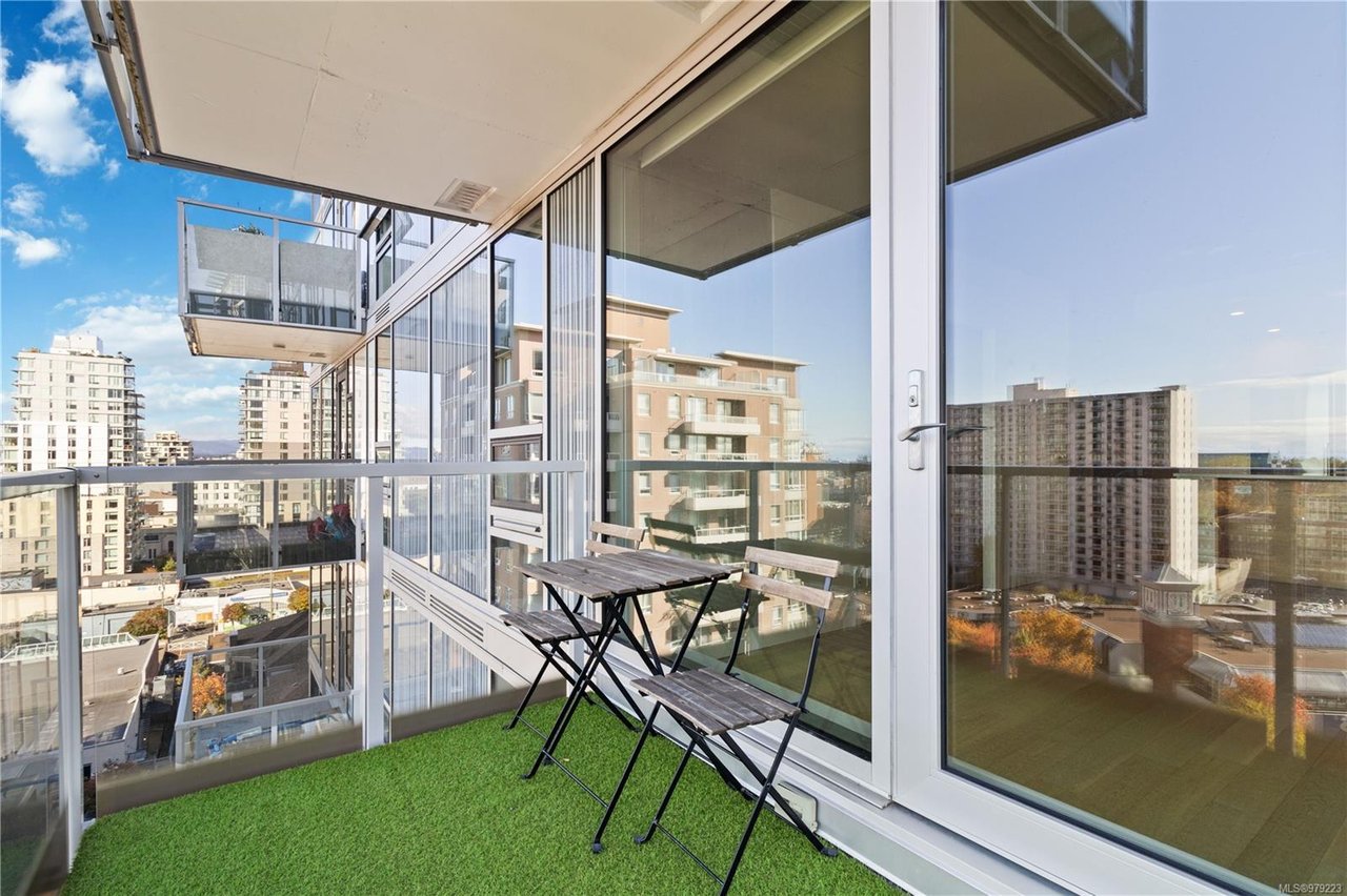 1101-989 Johnson St, Victoria