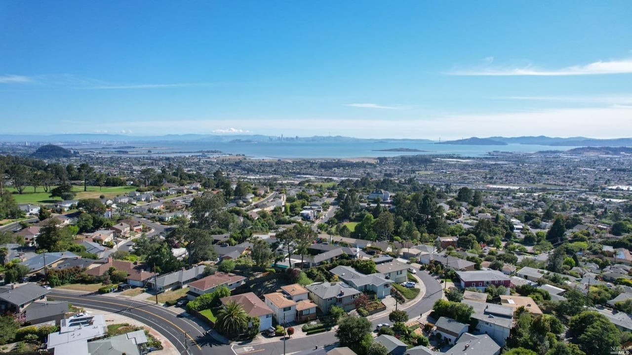 2756 Arlington Blvd, El Cerrito * Represented Sellers * Sold for 155K Over Asking (14.2%)