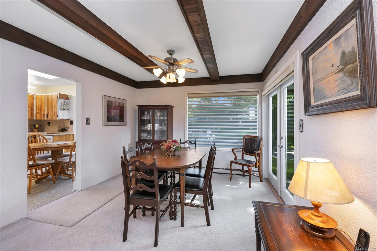 989 Abbey Rd, Saanich