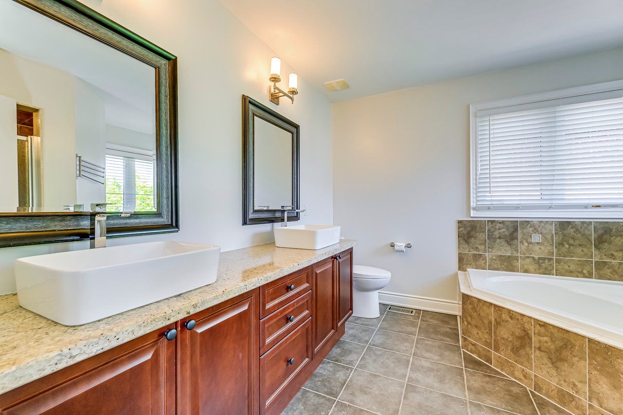 1152 Jezero Cres