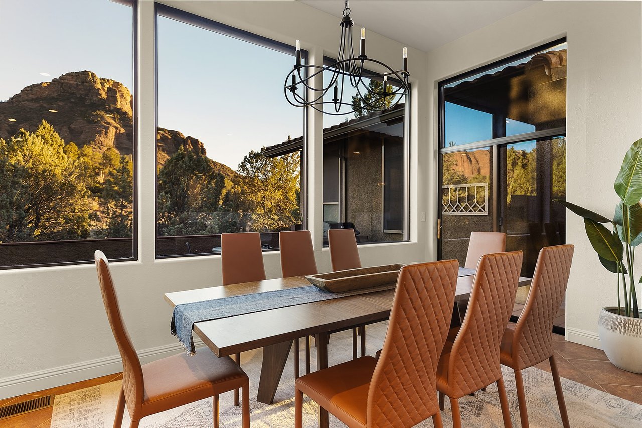 Splendor-Close to town, Huge Spa/Game Rm/Free Pets!