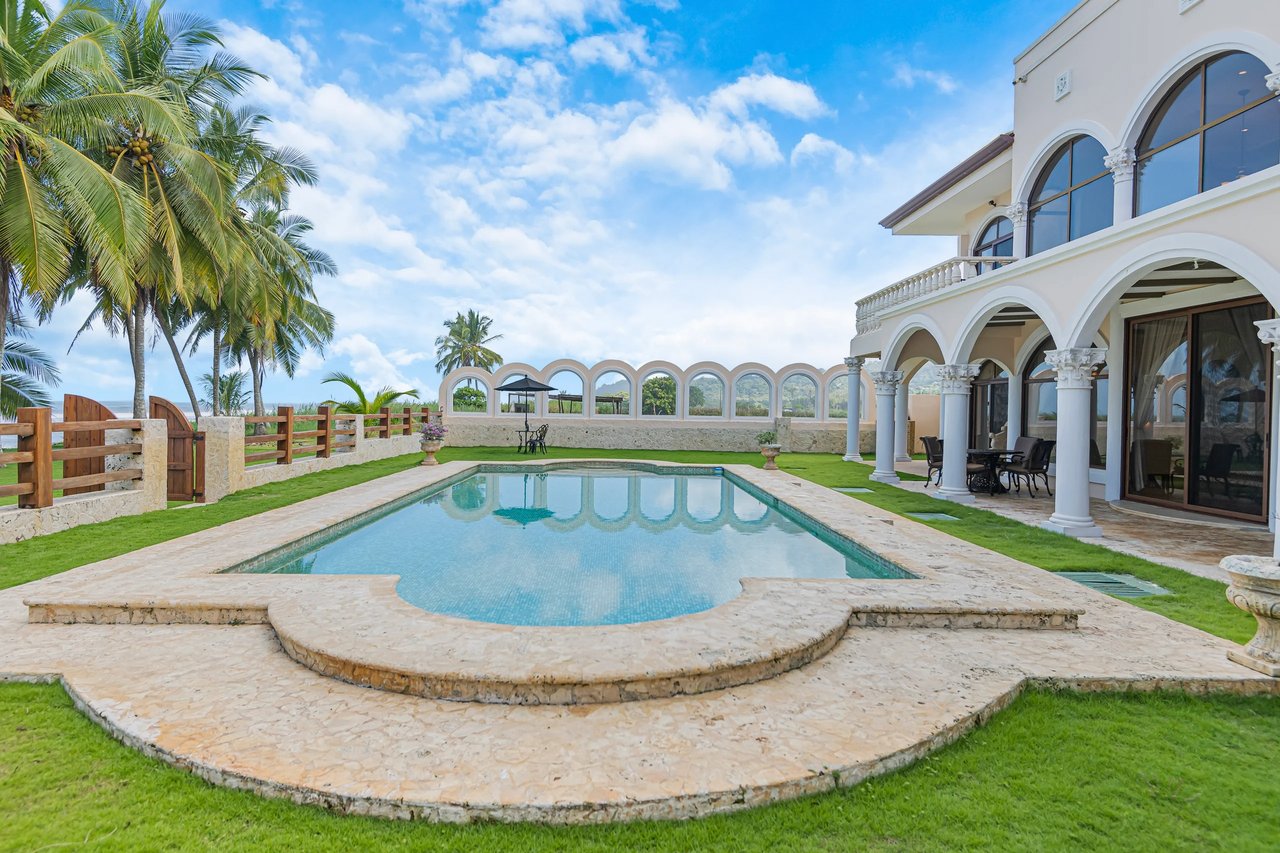 Hermosa Villa Beachfront Estate