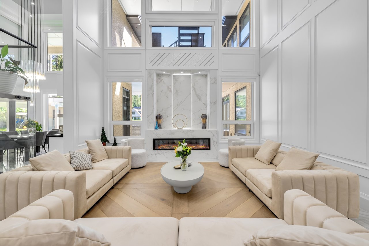 2.5 Acre Luxury Estate