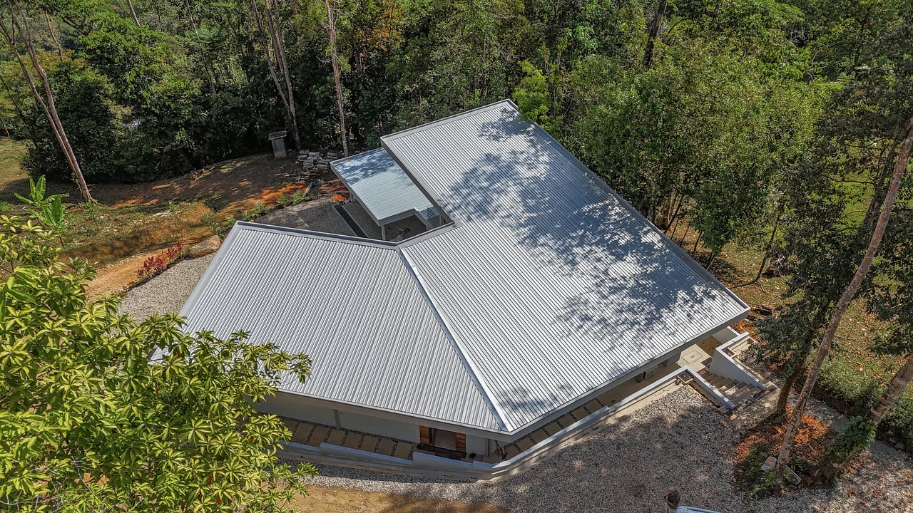 An Exclusive, Sunny Ridge-Top 4-Bed Designer House With Unforgettable Mountain & Jungle Views