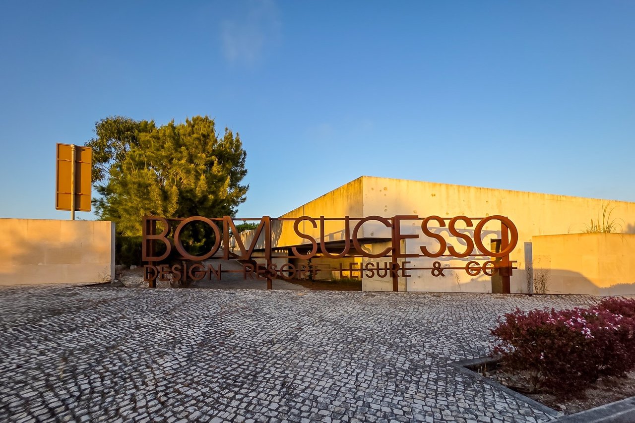 Japanese-Inspired Villa in Bom Sucesso Resort, Óbidos