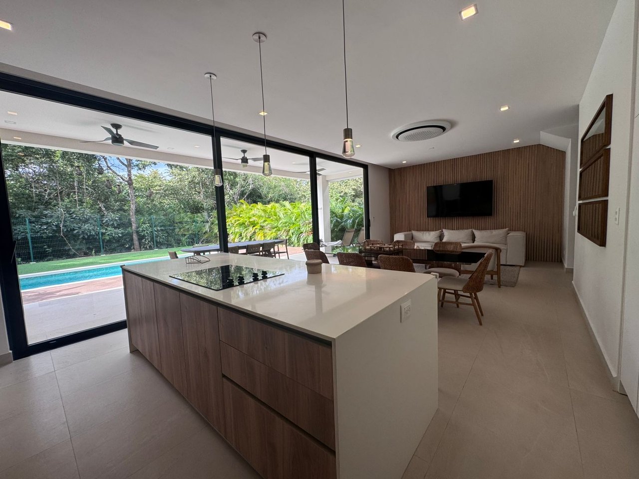 Turnkey Tropical-Modern 4BR Villa with Private Pool in Prestigious Hacienda Pinilla