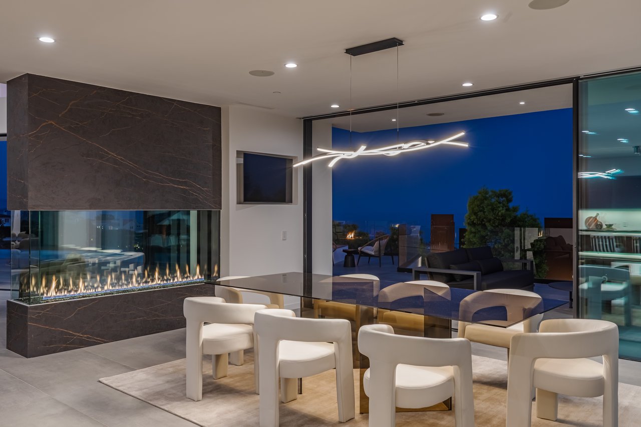 6156 Zumirez Dr
