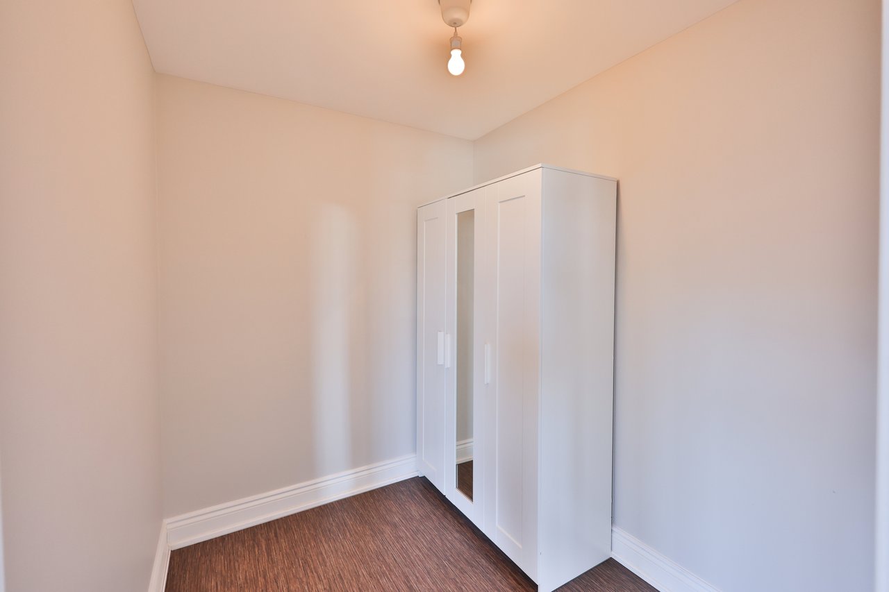 8-120 Bronte Road, Oakville 