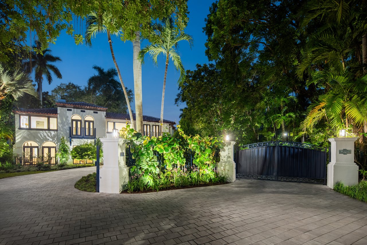 3700 Hibiscus Street "Casa Mamey"