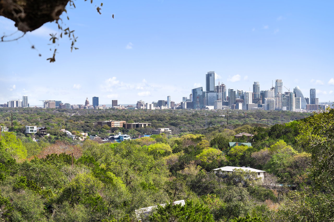 Panoramic Downtown Views