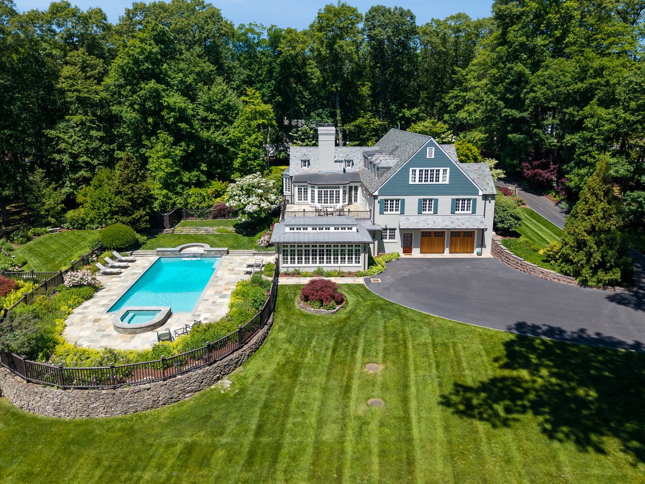 98 Chestnut Ridge Road