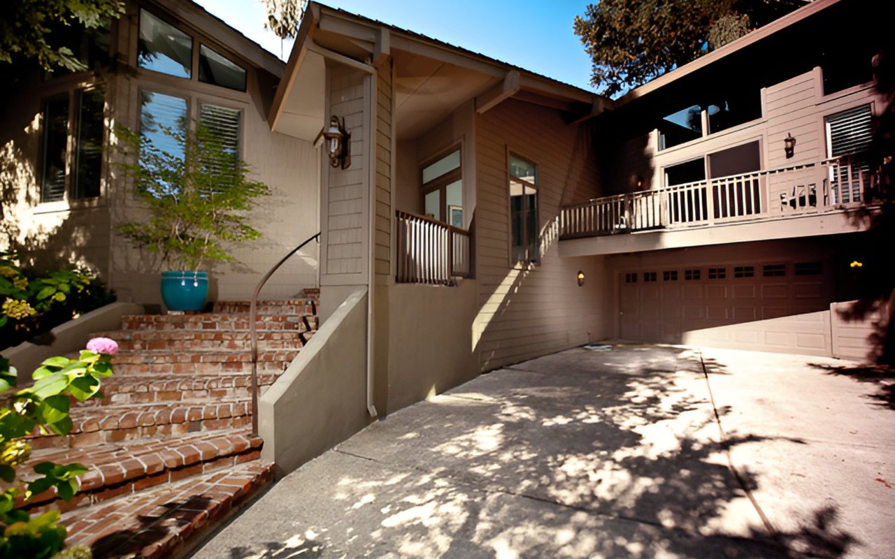 New Luxury Home Listed in Riverwood!