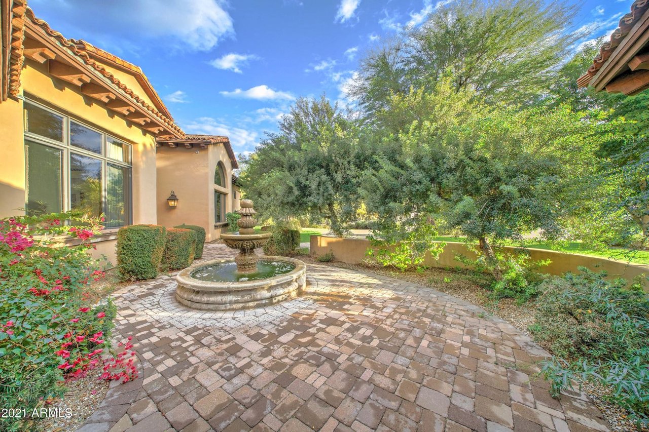 5340 E VIA LOS CABALLOS