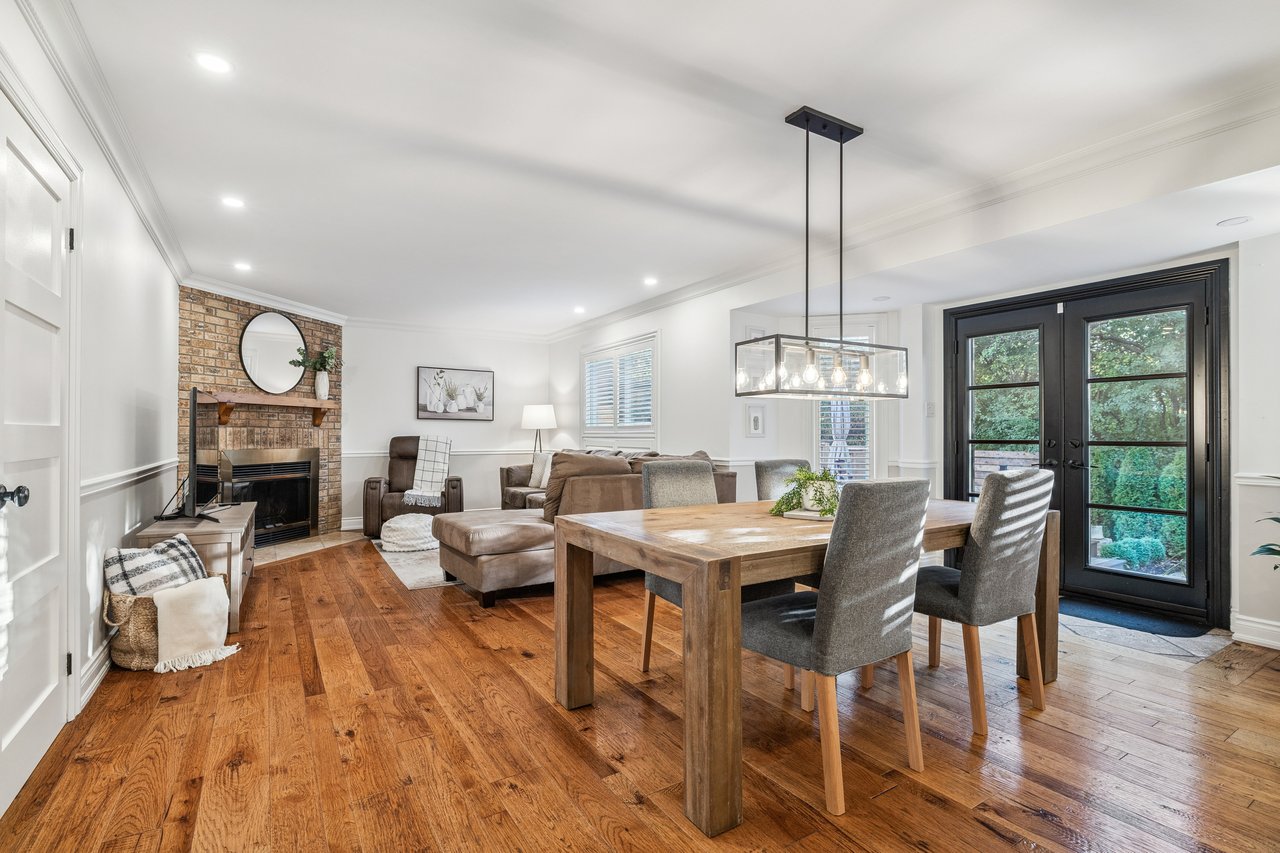 Impressive Home on Ravine Lot in Glen Abbey