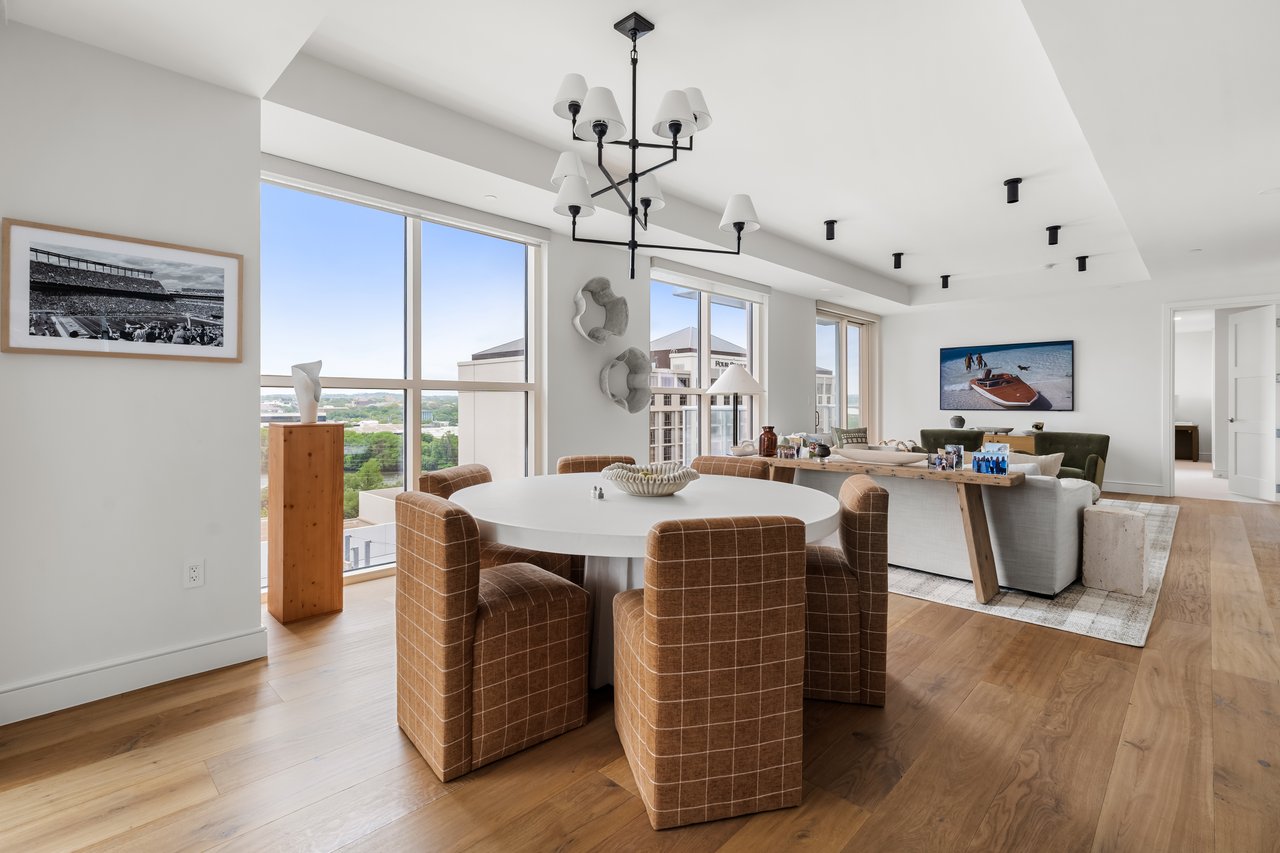 98 San Jacinto Blvd #807