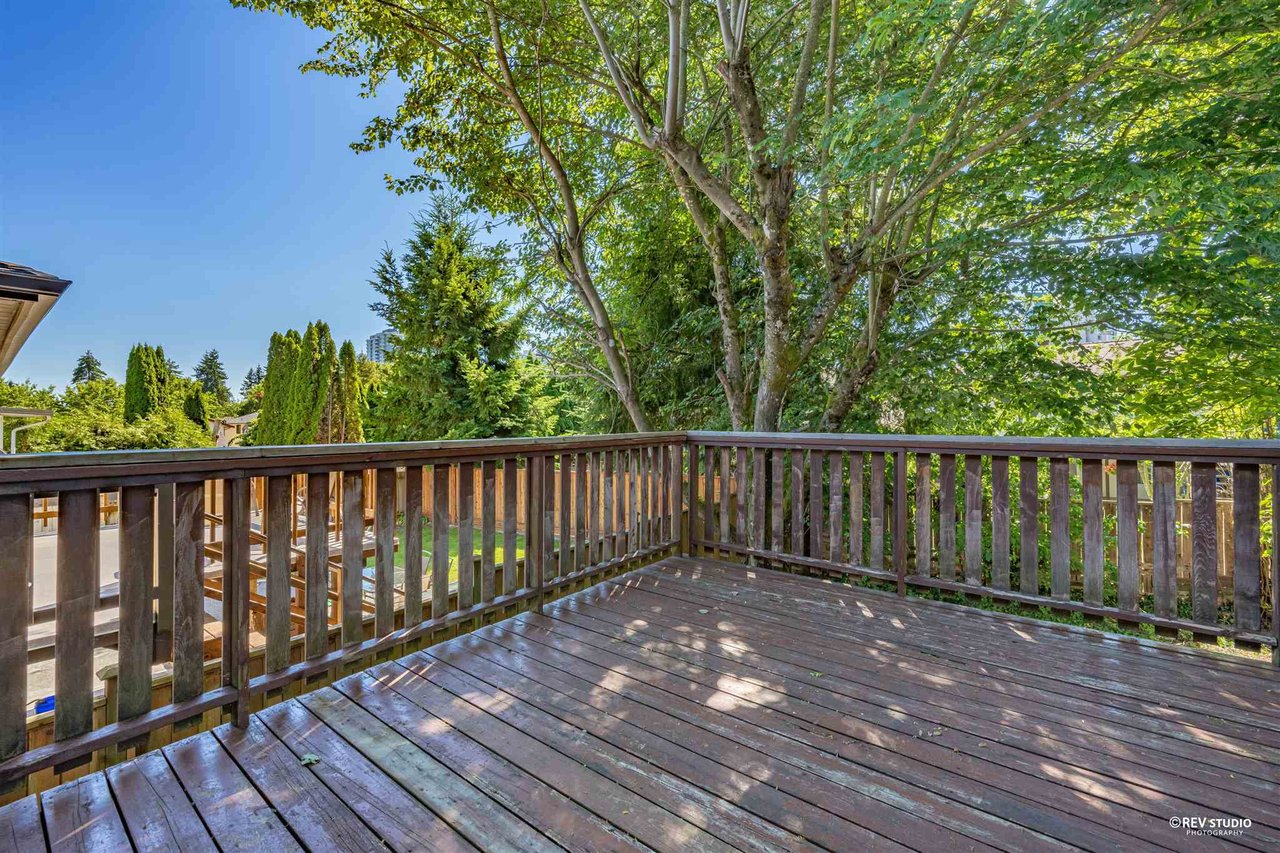 3162 Bute Cres