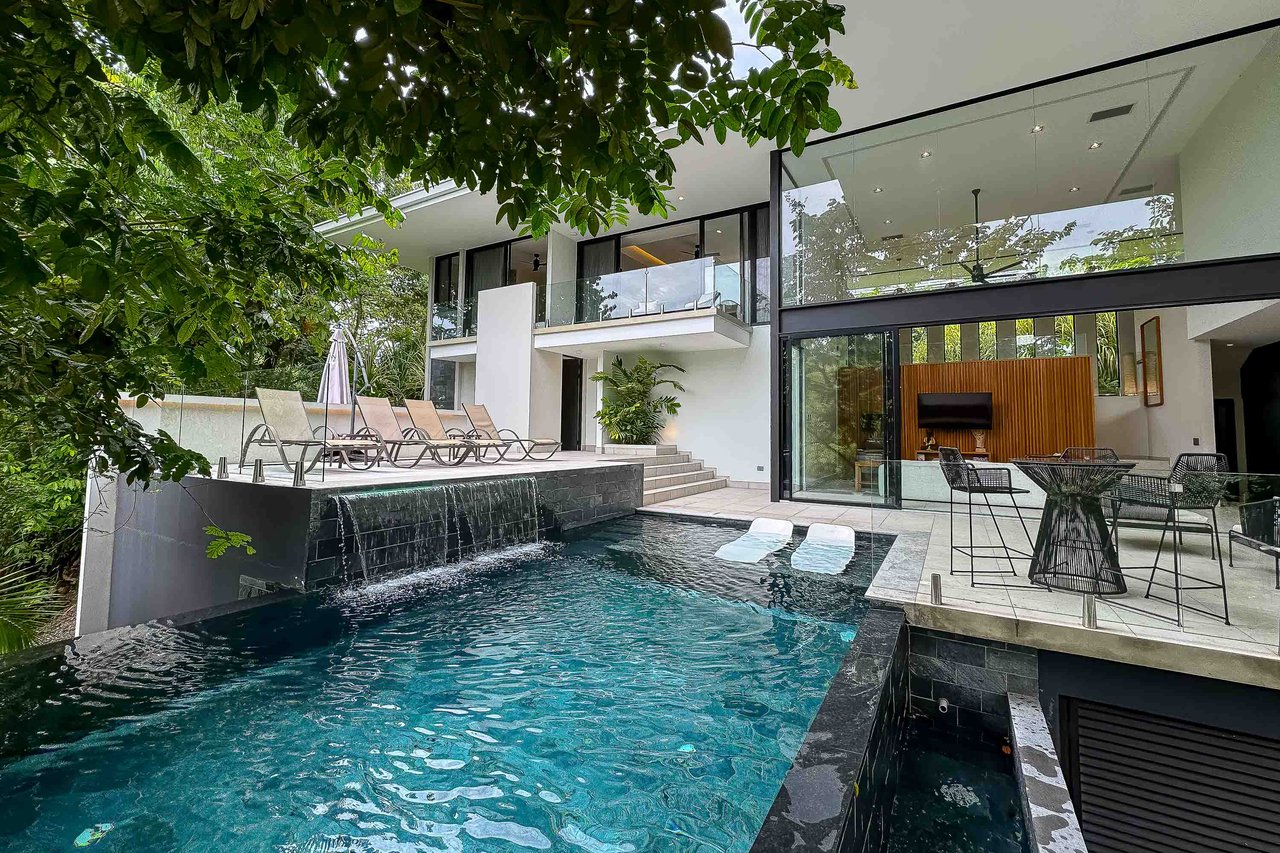  Luxury Vacation Villa located in a Private Gated Community, 