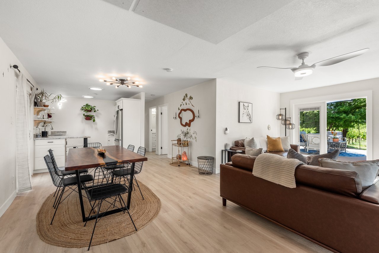 725 Lytton Station