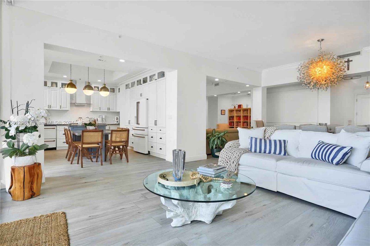 848 Brickell Key Dr Unit 204