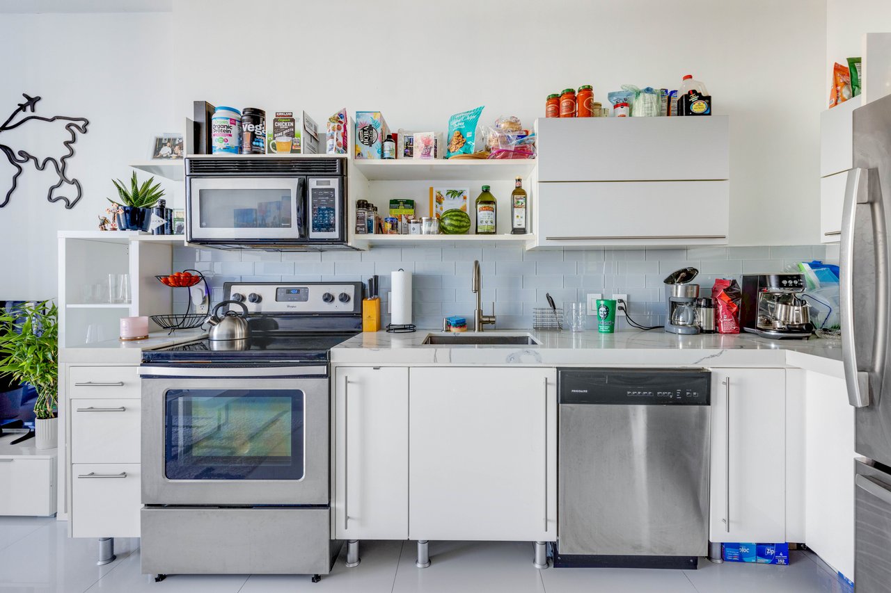 690 SW 1st #2308 Miami FL-33130