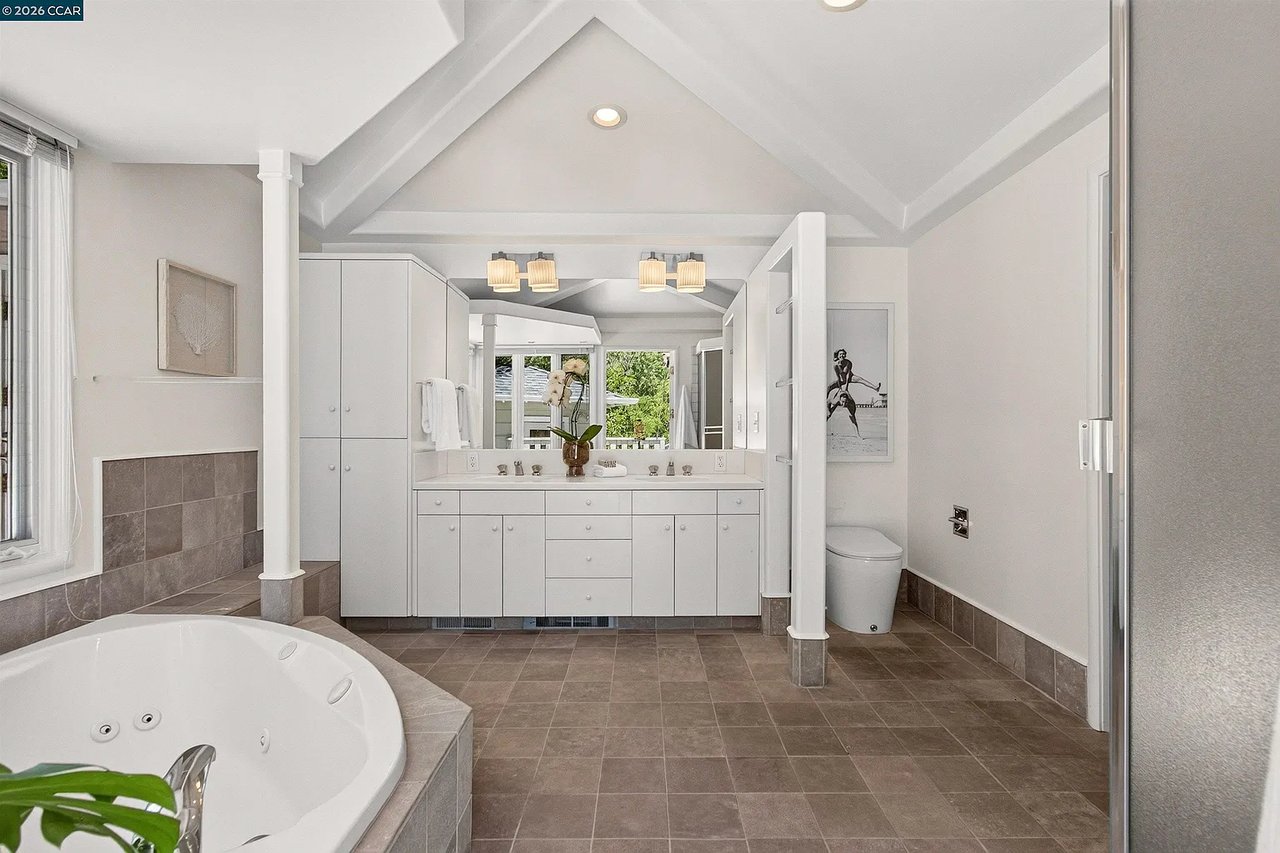 1 Greenwood Ct