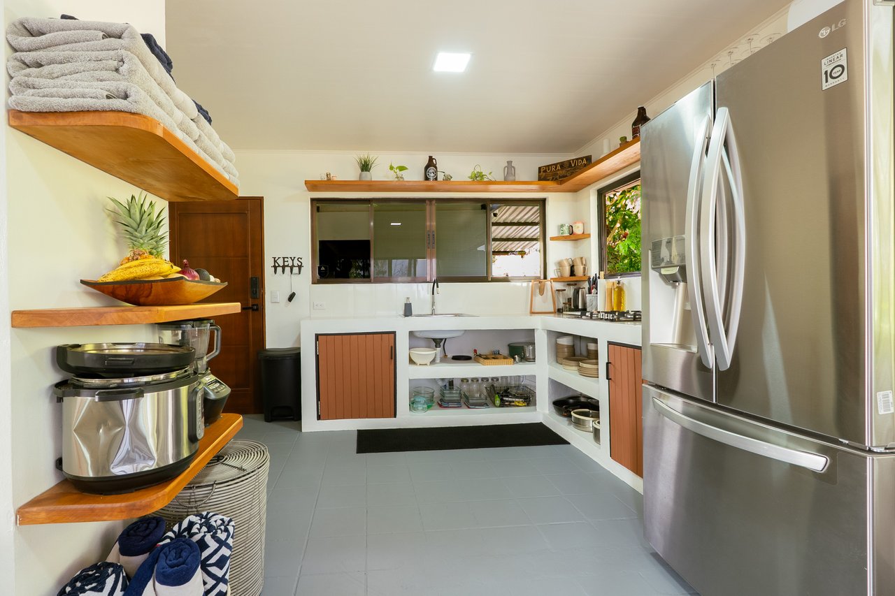 Ocean Peek Paradise Villa - 3 Bed - 1 Bath With a Pool in Hatillo