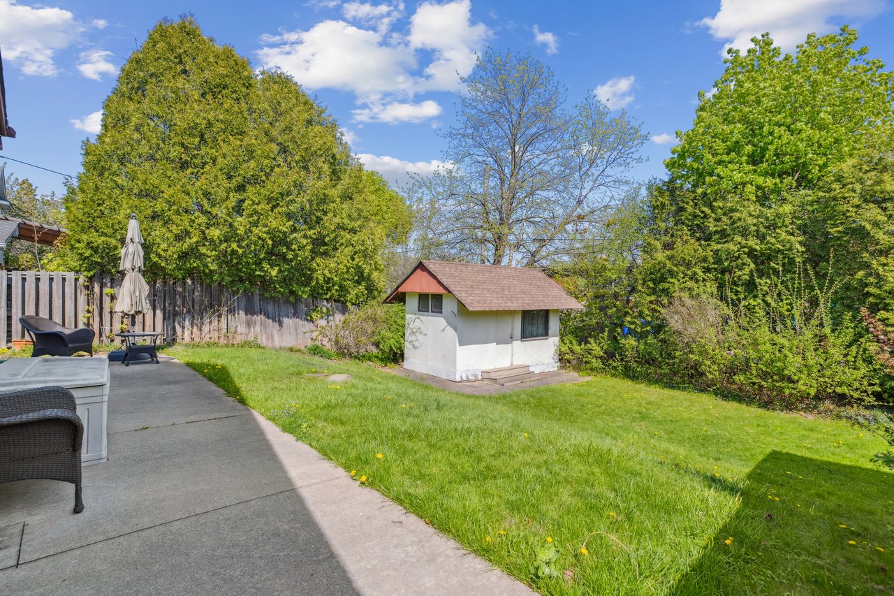 Bungalow on 60' x 125' lot with endless potential