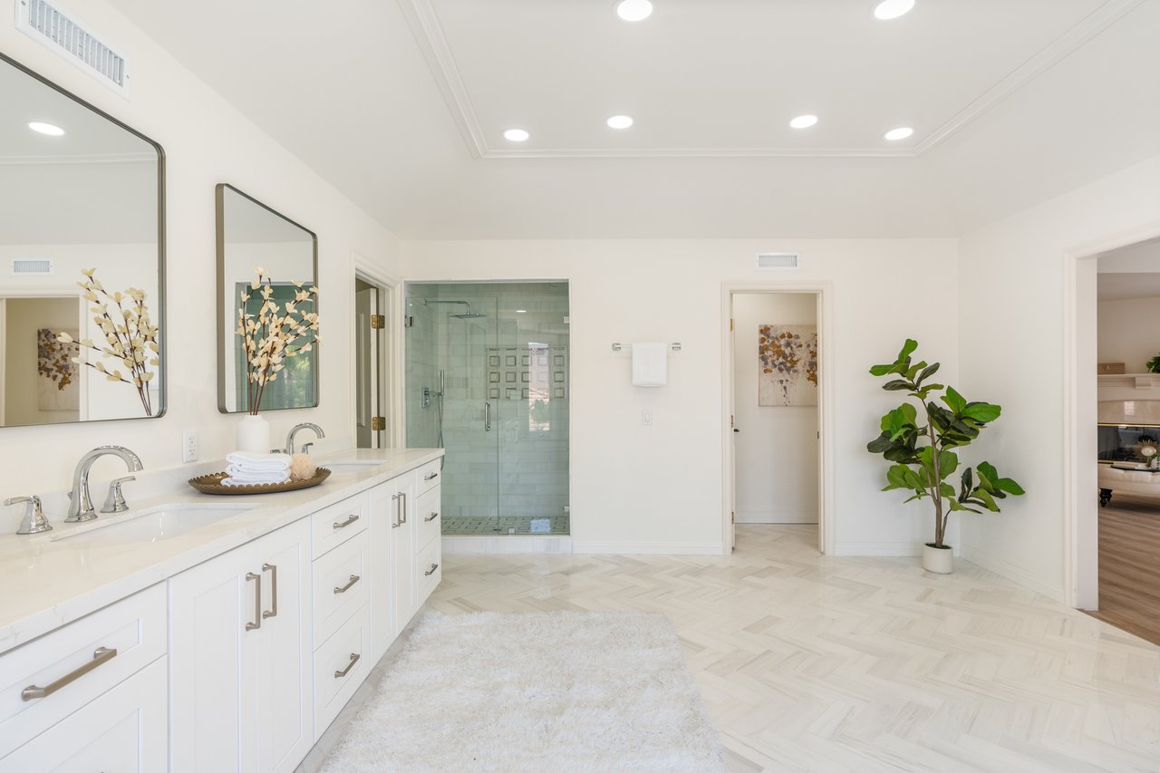 20 Meadow Wood Drive