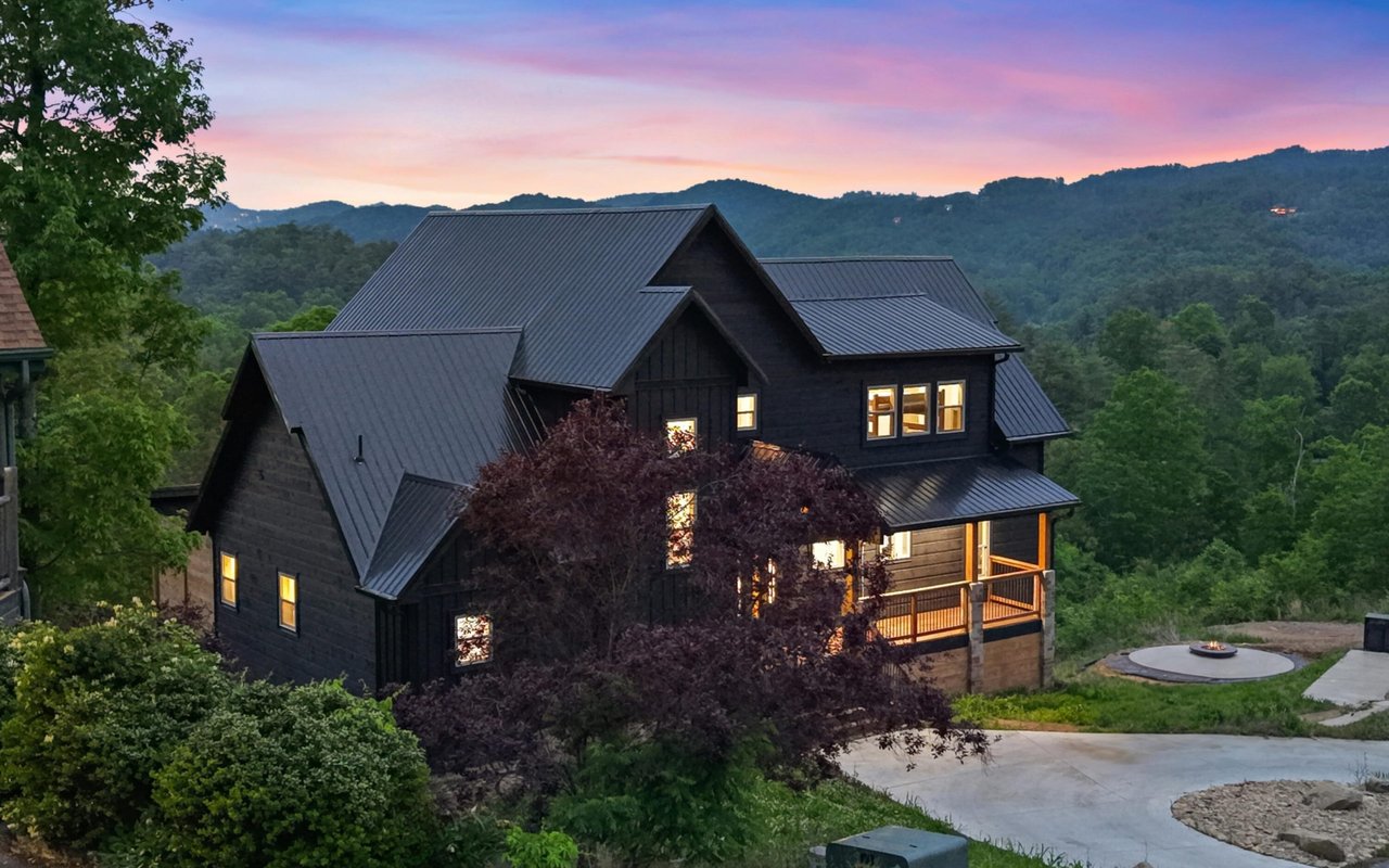 Wallace Luxury Spotlight | 2843 Cedar Falls Way Sevierville, TN 37862