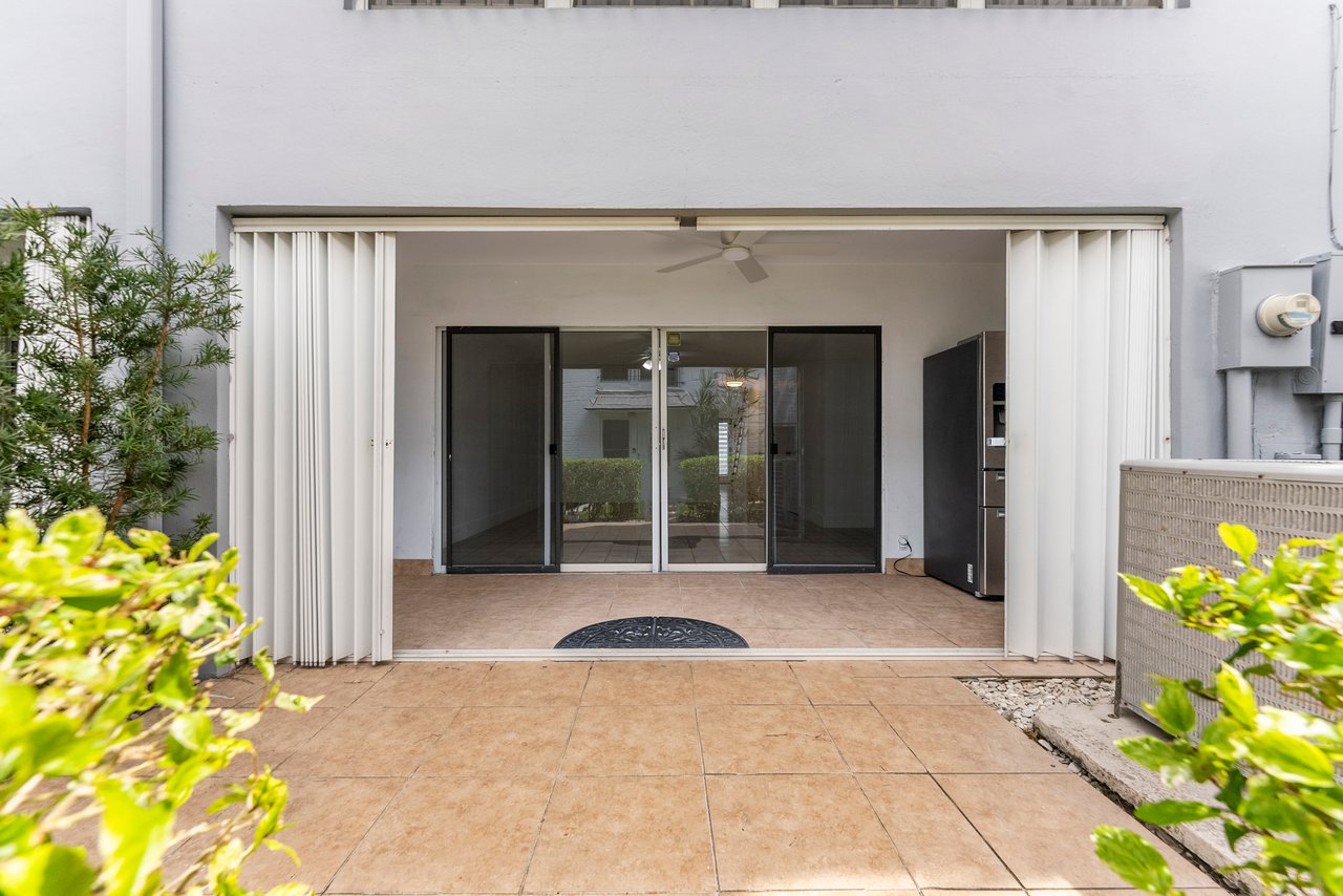 1194 Hillsboro Mile, Unit 72