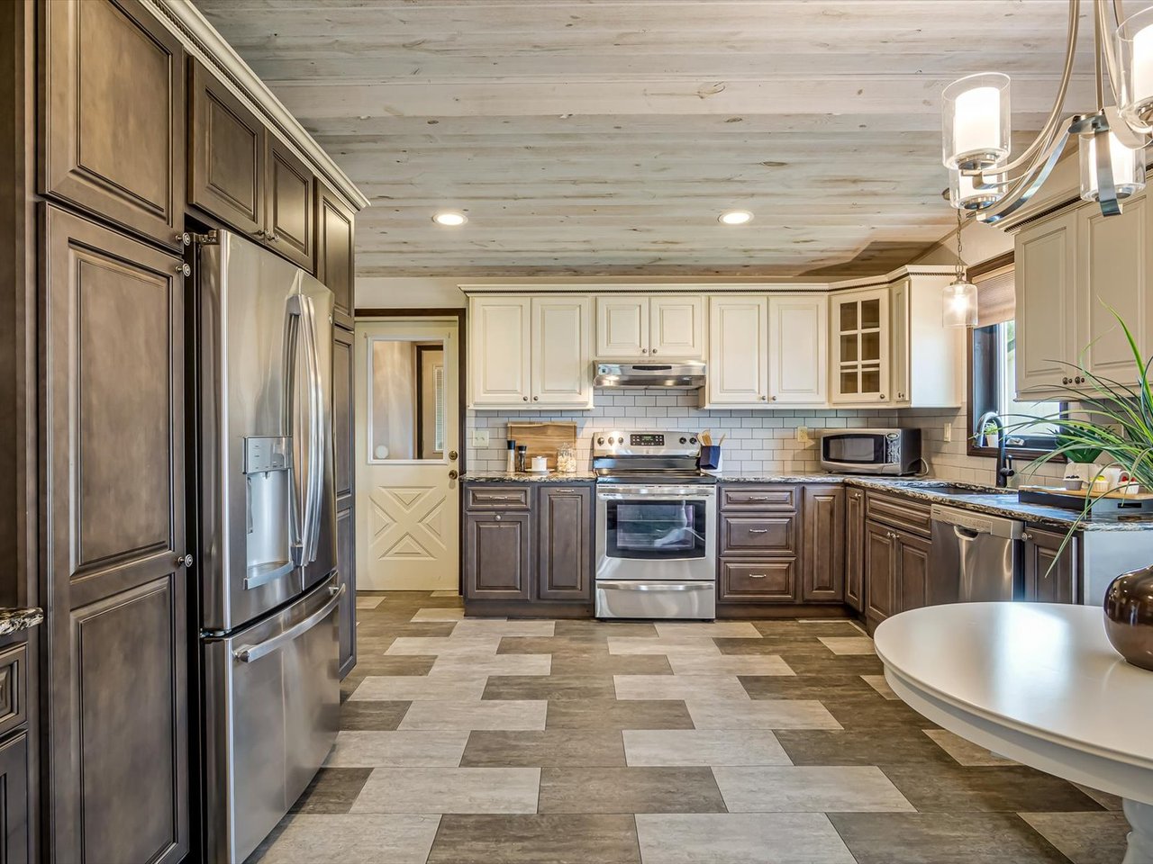 Spacious Country Home on Nearly 10 Acres – 2622 Kaiser Road 