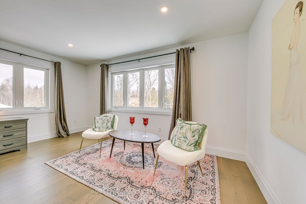 2 Couchiching Cres