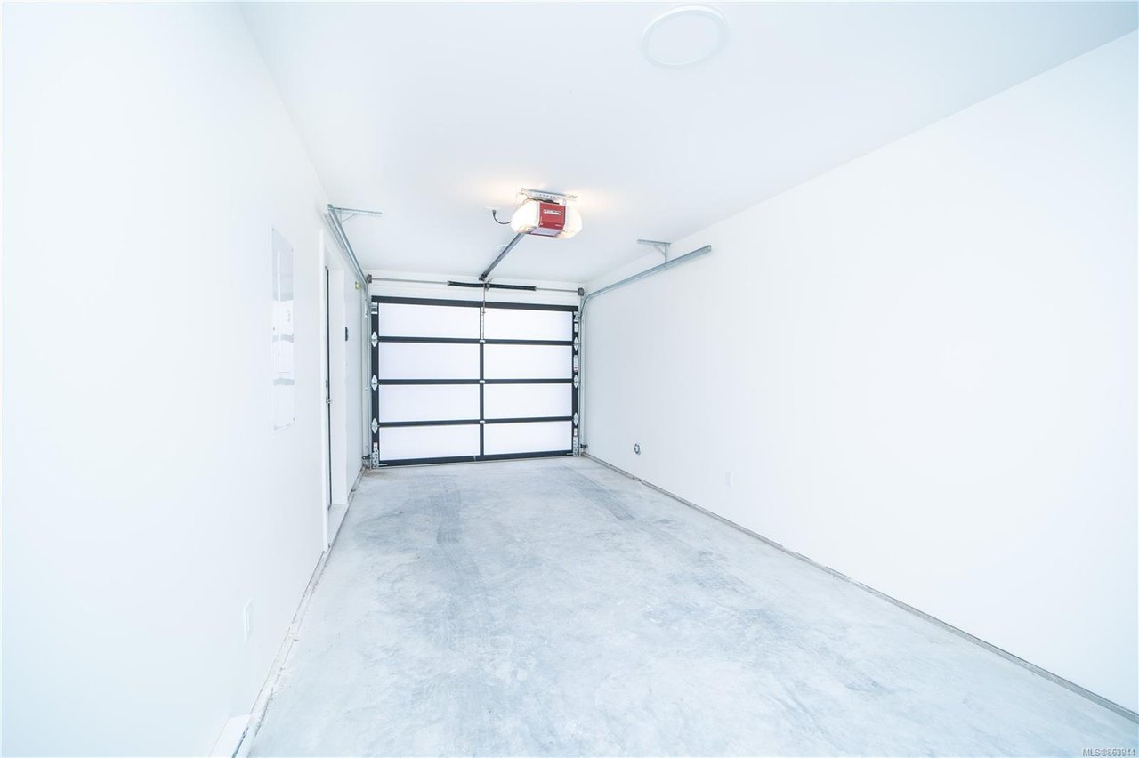 3-1052 Tillicum Rd, Saanich