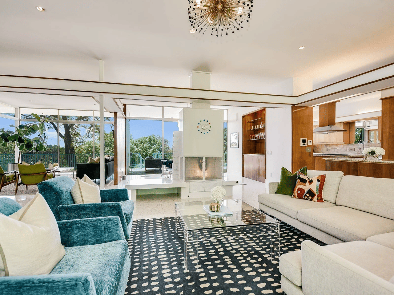3941 Balcones Dr